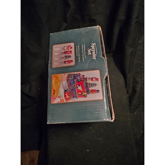 Handcrafted Holiday Seasons Spreader Set With 4 Holiday Character Stainless Stee - Picture 5 of 5